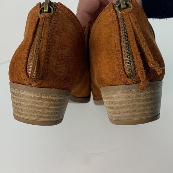 Dunes caramel (brown tones) faux suede ankle bootie size 6M - Picture 10 of 14